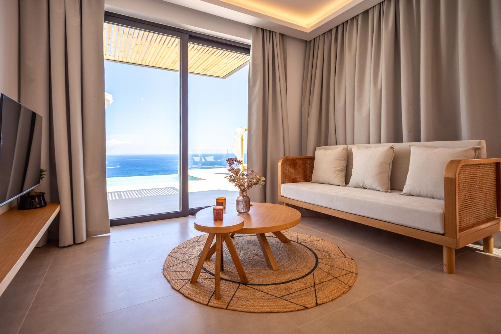 Villa Theros Luxury *