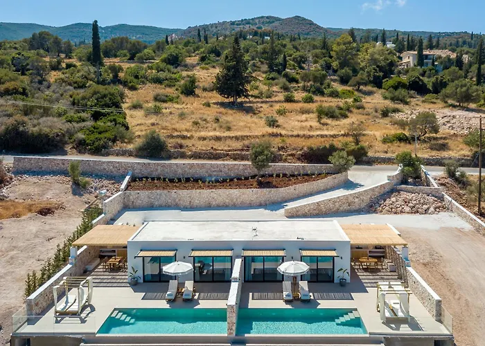 Theros Luxury Suites