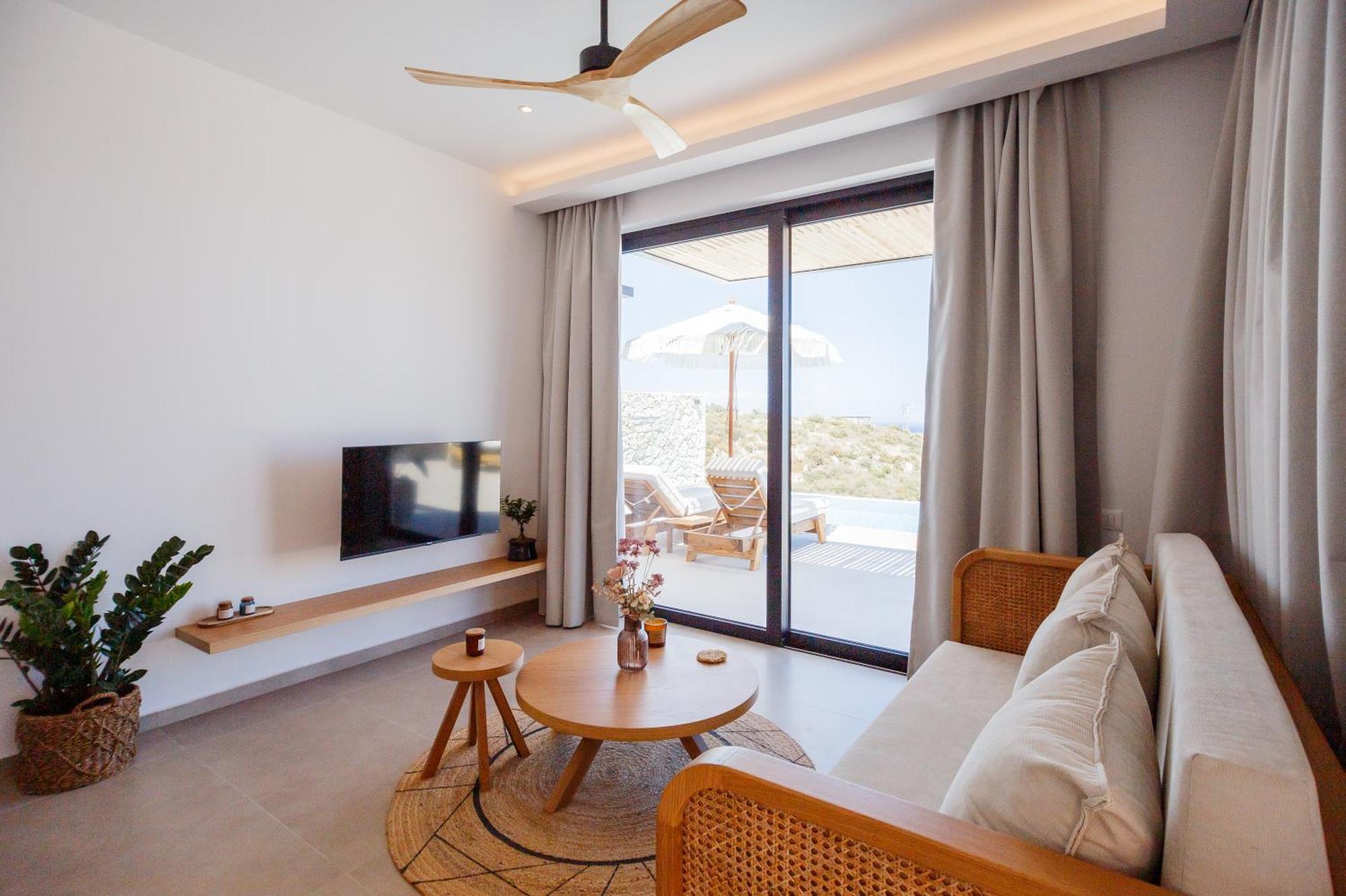 Theros Luxury Villa